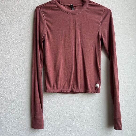 Vuori Tops - Vuori Womens Long Sleeve Mudra Fitted Tee T-Shirt Medium Rosewood Heather Pink
